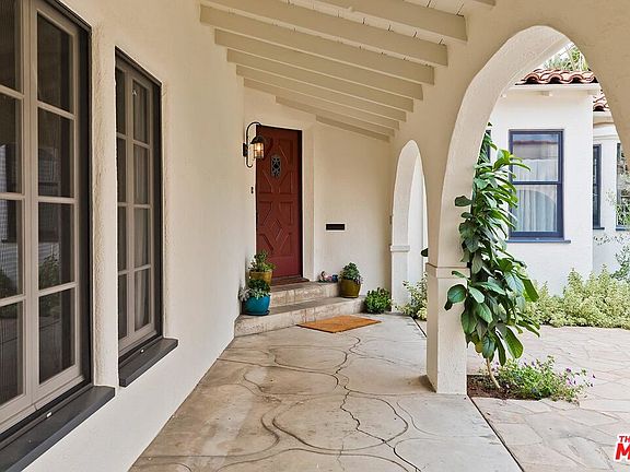 4th image of 1117 S La Jolla Ave