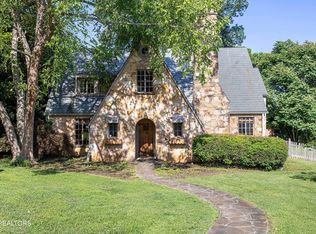 1002 E Nokomis Cir, Knoxville, TN 37919