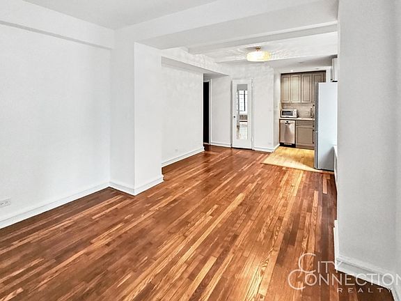 3rd image of 320 E 42nd St APT 709