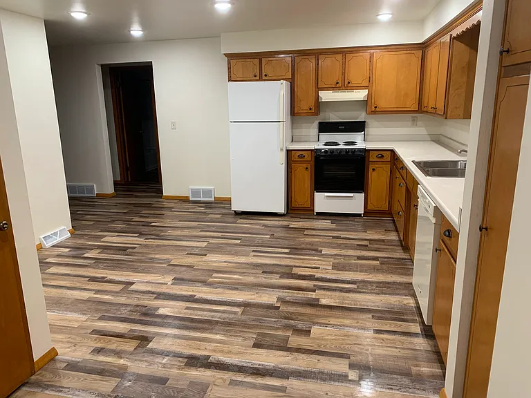1531 Buffalo St — Photo 3