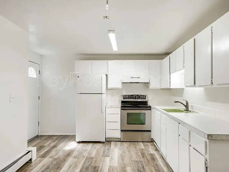 1118 6th St #C — Photo 12