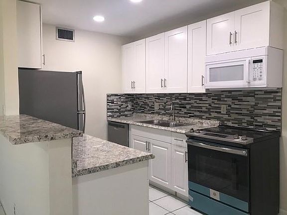 2nd image of 9932 Nob Hill Ct #9932