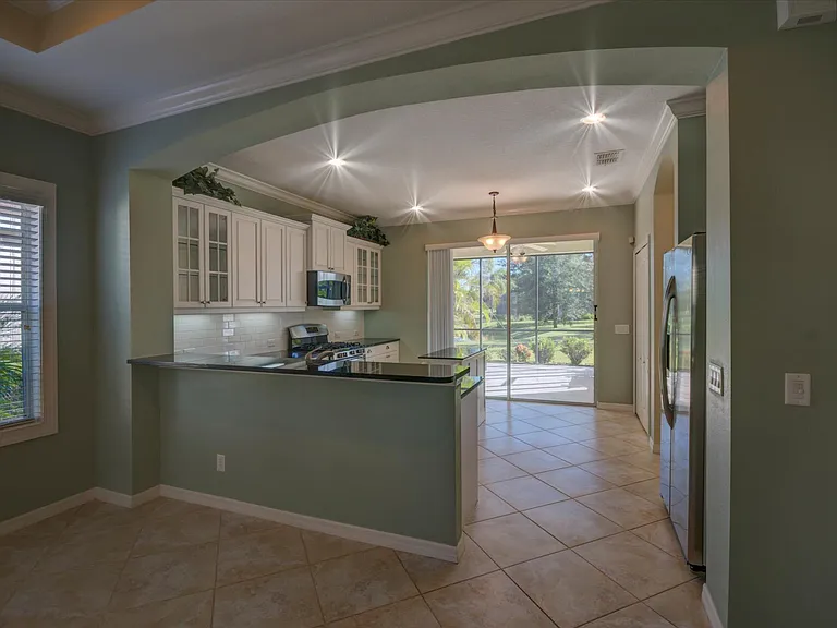 4910 Newport News Cir — Photo 7