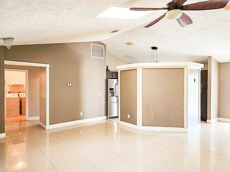 518 SE Ocean Spray Ter — Photo 7