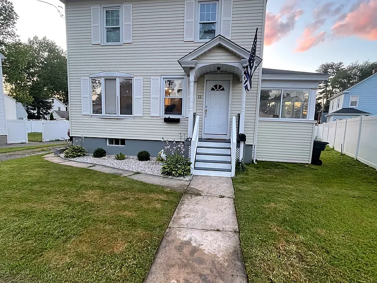 11 Clearfield Rd — Photo 1