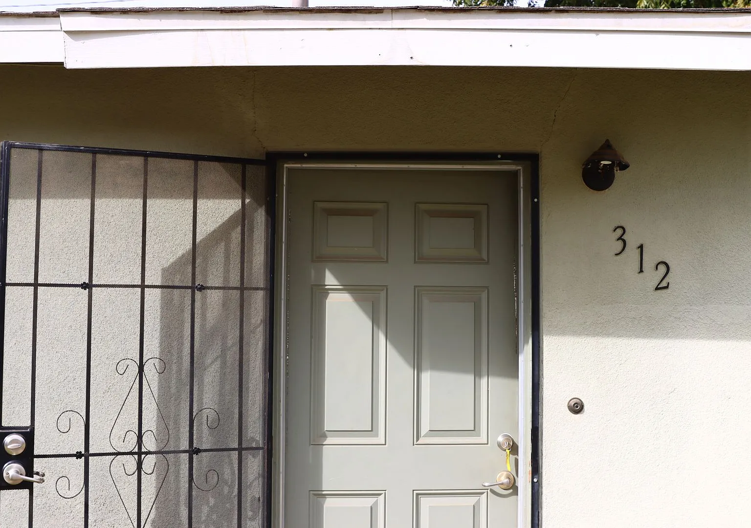 2 Bedroom Apartment House — Photo 3