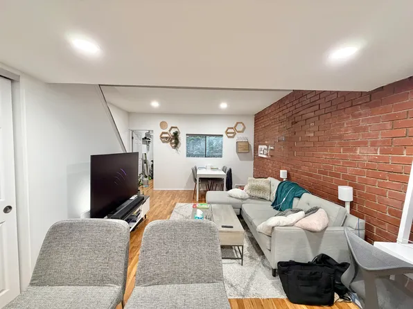 10 Jones St APT 2J, New York, NY 10014