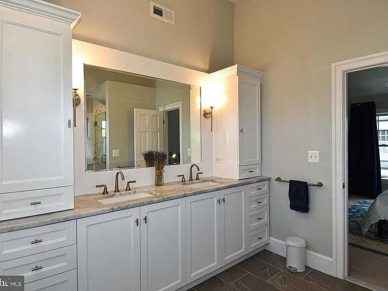 710 W View Ter — Photo 36