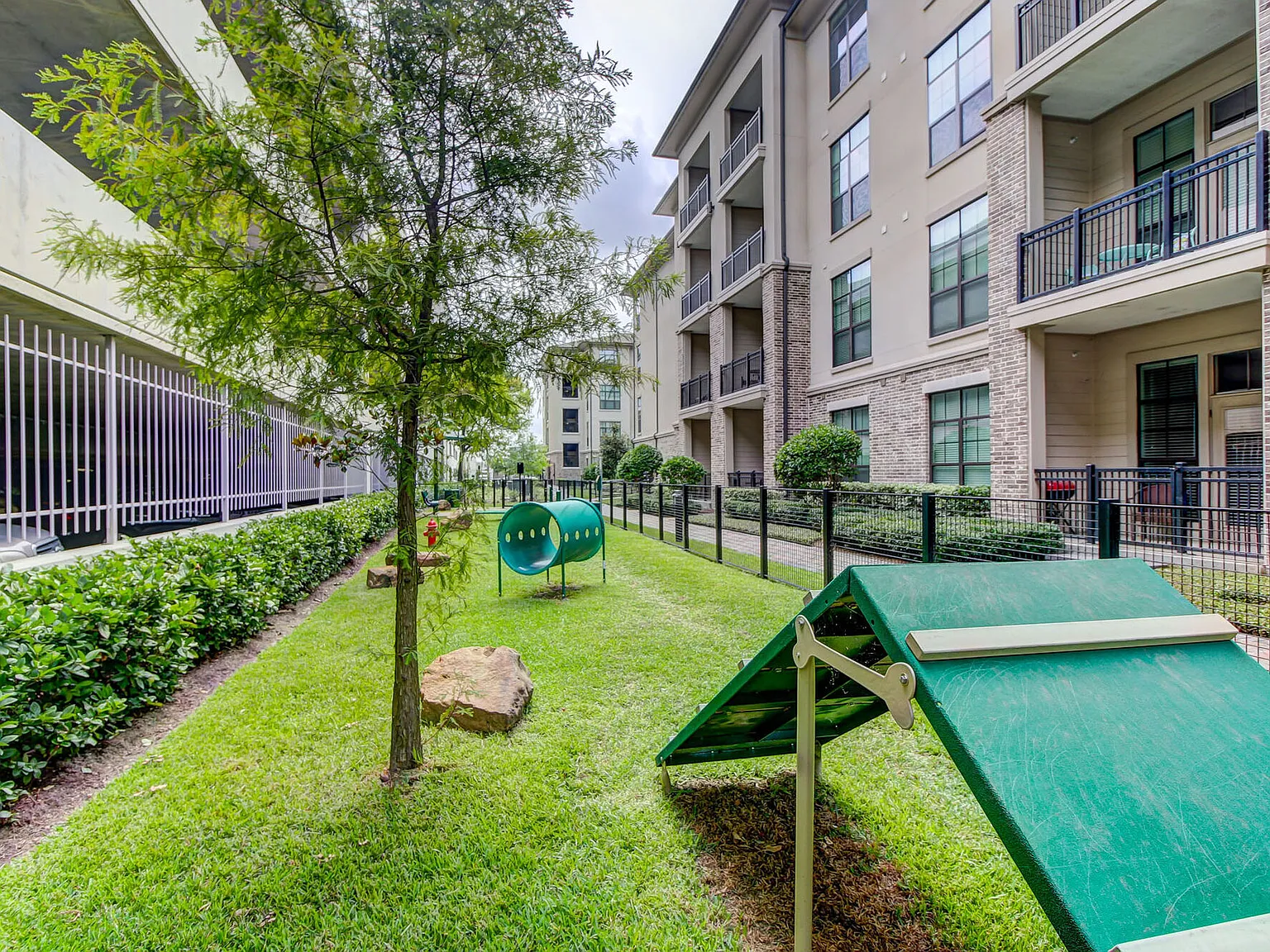 Arlo Westchase — Photo 2