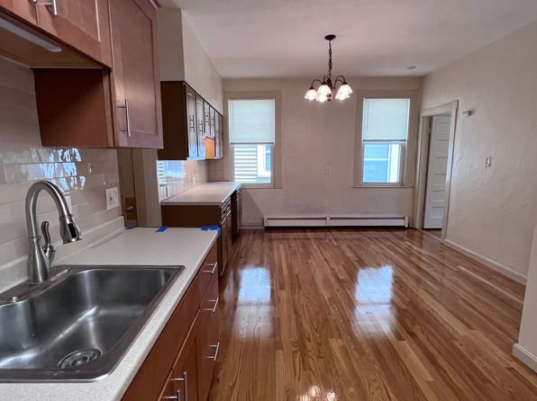 498 Lincoln Ave UNIT 2L