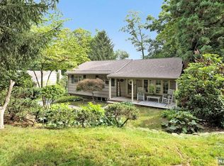 51 Walnut St, Oakland, NJ 07436