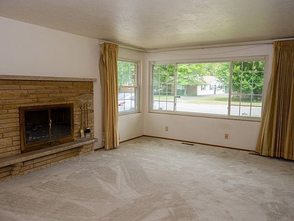 3rd image of 1854 Churchill Dr