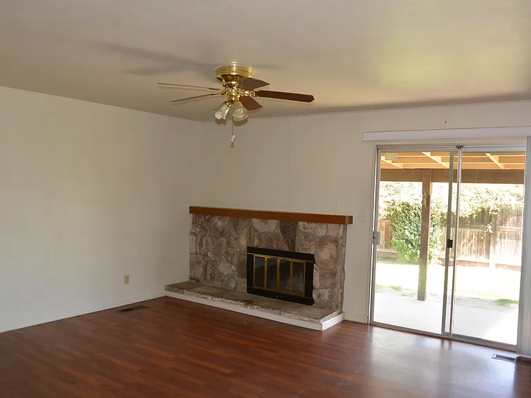 2704 W Whitendale Ave — Photo 4