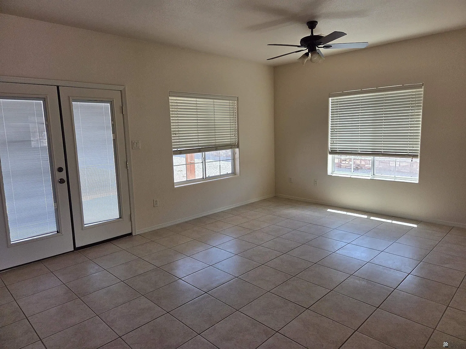 1 bed, 2.0 bath, 896 sqft, $1,050 — Photo 3