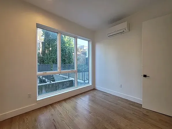 1534 Putnam Avenue image 7 of 12