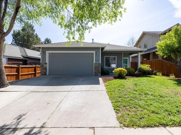 1214 SW Wheeler Pl, Bend, OR 97702