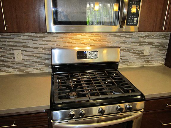 5th image of 1929 Beloit Ave APT 205