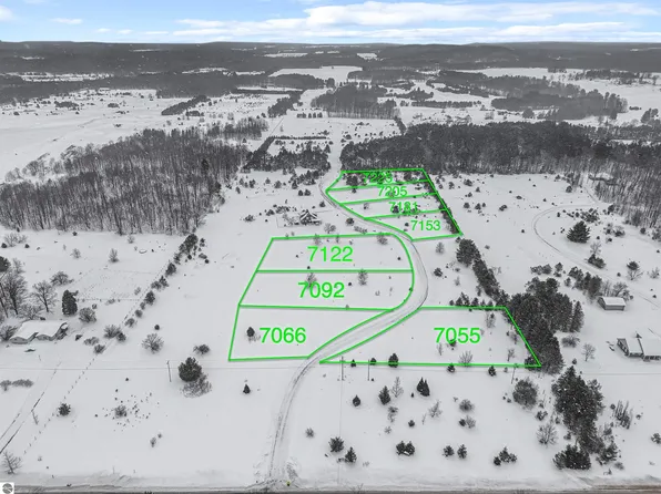 7205 Misty Ln, Lake Ann, MI 49650