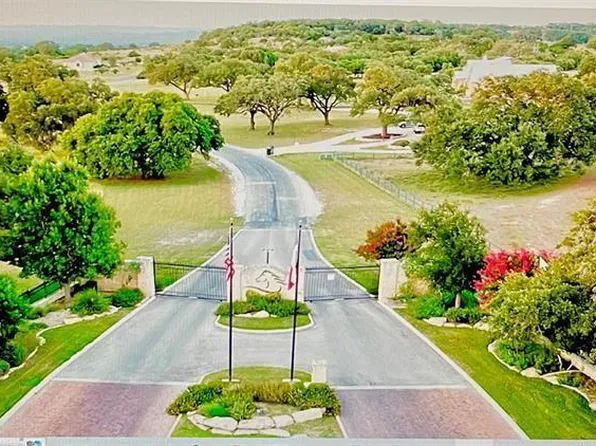 530 Buckskin Trl, Bandera, TX 78003