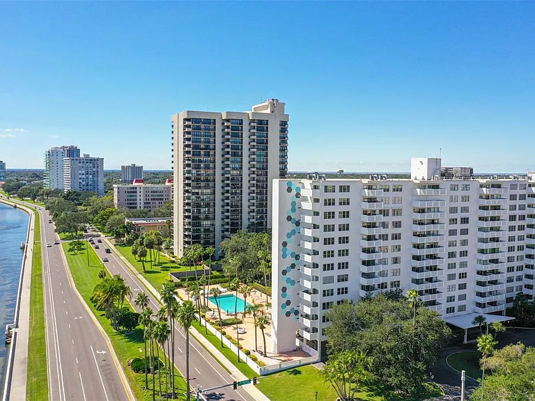 2401 Bayshore Blvd #502 — Photo 2