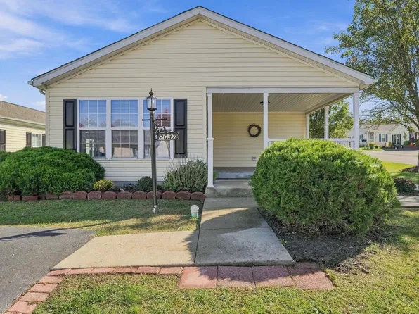 2037 Highland Ct, North Wales, PA 19454