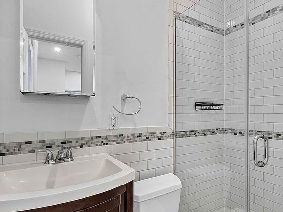 5th image of 250 Broome St APT 1