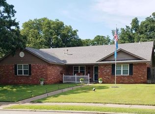 329 W 32nd Pl, Sand Springs, OK 74063