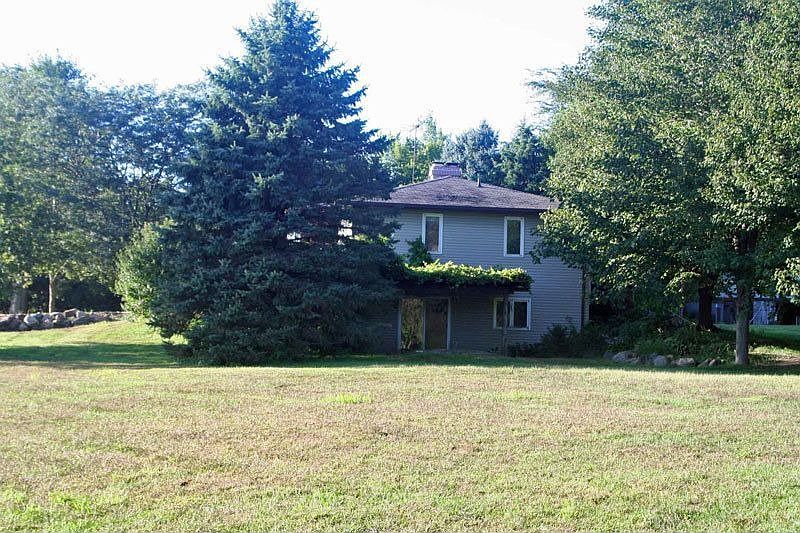 2nd image of 808 Bremer Rd