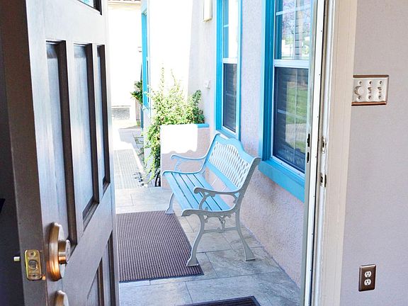 5th image of 648 W Glenoaks Blvd