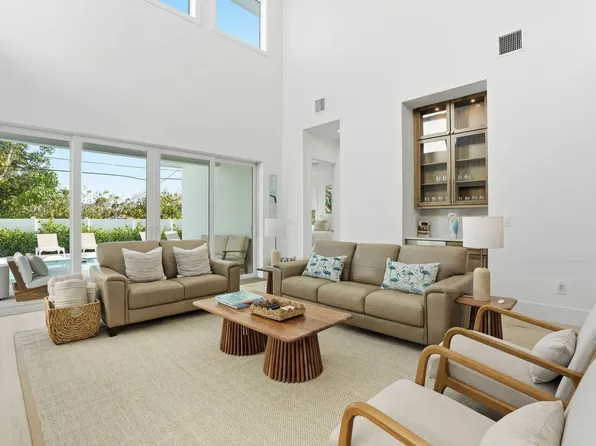 560 111th Ave N #Id1605275p, Naples, FL 34108