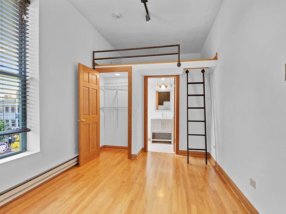 1st image of 611 W Briar Pl APT 202
