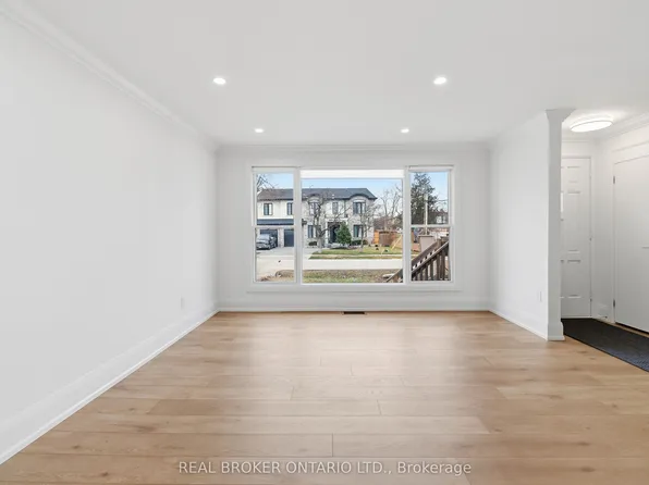 1020 Kent Ave, Oakville, ON L6H 1Z6