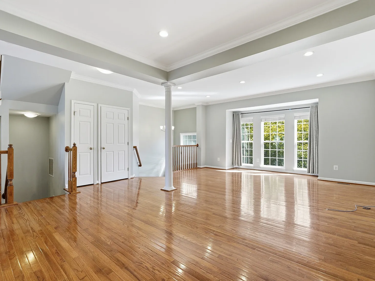 3 bed, 2764 sqft, $3,300 — Photo 2