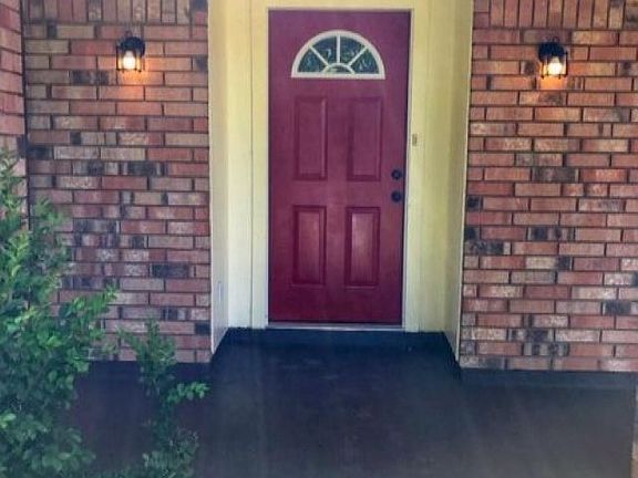 3rd image of 302 Lakewood Dr