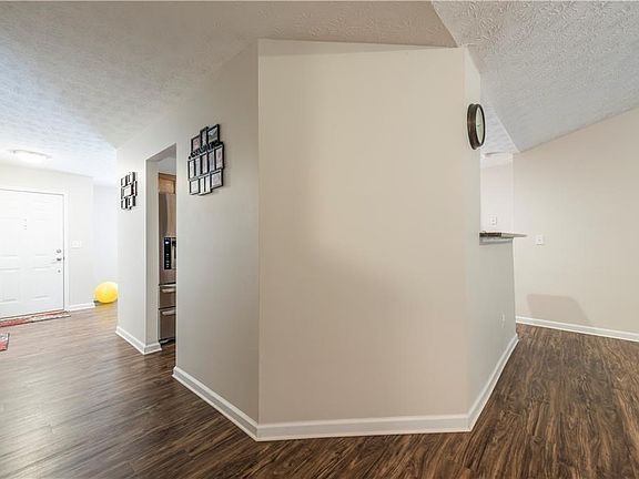 5th image of 2544 Barndale Dr