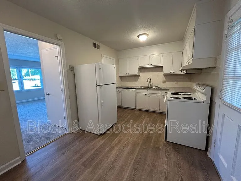 522 S Cherry St — Photo 2
