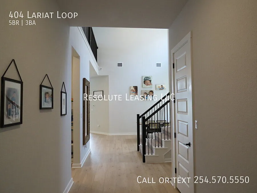 "Spacious 5-Bedroom Oasis with 3 Baths at 404 Lariat Loop, Liberty Hill - Your Dream Home Awaits!" — Photo 3
