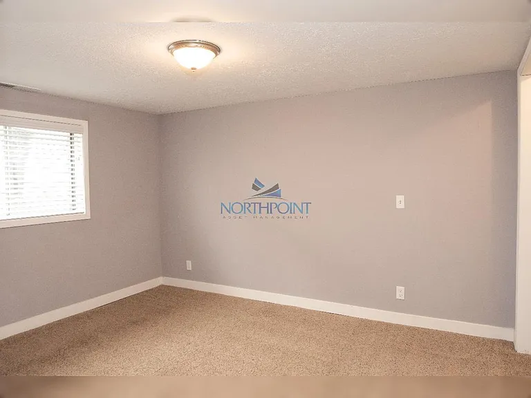 Bright & Open 2 bed 2 bath — Photo 13