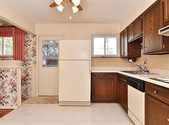 2nd image of 9241 Lavant Dr