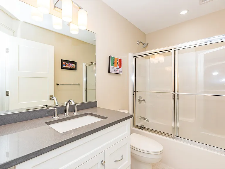 11 Chevrolet Ave #C — Photo 16