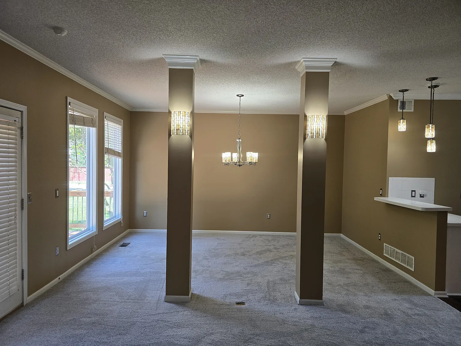 3 bed, 2358 sqft, $2,800 — Photo 2