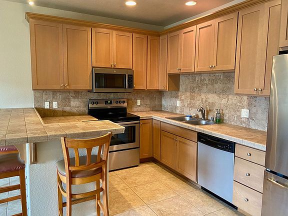 3rd image of 75-5754 Alahou St #5