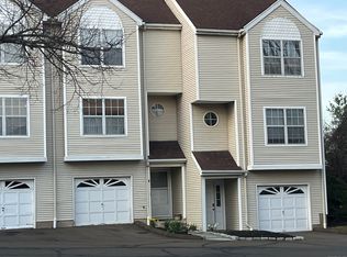 2390 State St APT 1F, Hamden, CT 06517