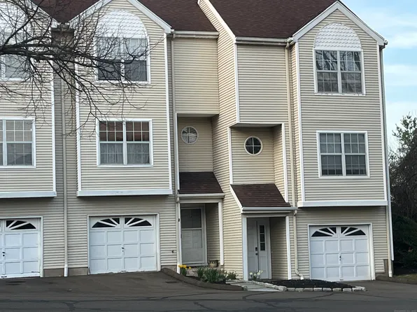 2390 State Street APT 1F, Hamden, CT 06517