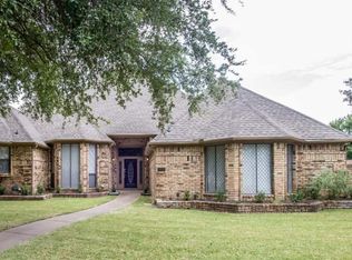 1405 Armstrong Dr, Desoto, TX 75115