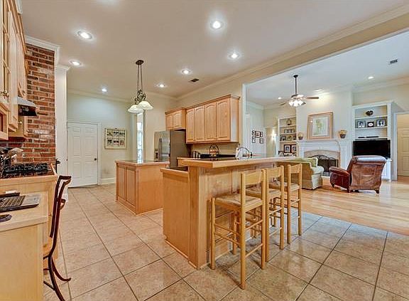 5th image of 981 Bald Cypress Dr