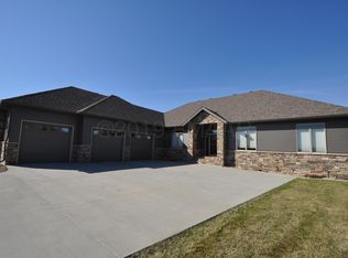 4517 Allyson Ct, Moorhead, MN 56560