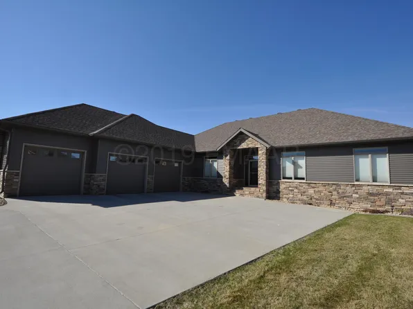 4517 Allyson Ct, Moorhead, MN 56560