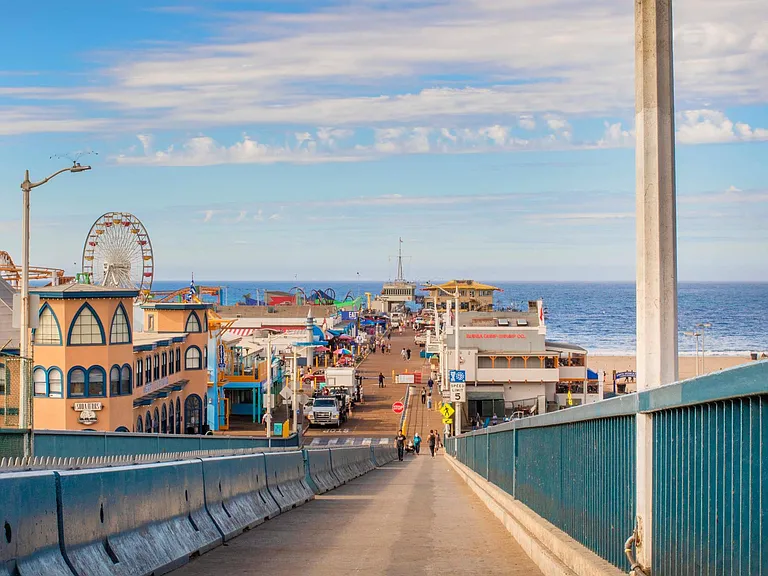 Living at Santa Monica — Photo 29