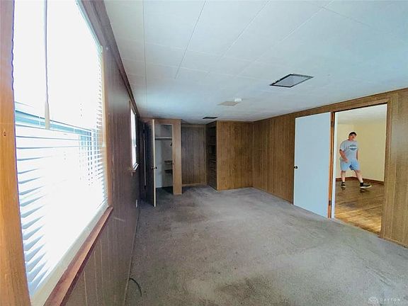 5th image of 641 W Florence Ave